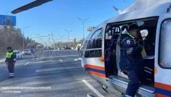 Спасатели эвакуировали пострадавшего после ДТП с участием двух машин на МКАД