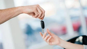 Продажи новых автомобилей в России снизились на 18% в августе