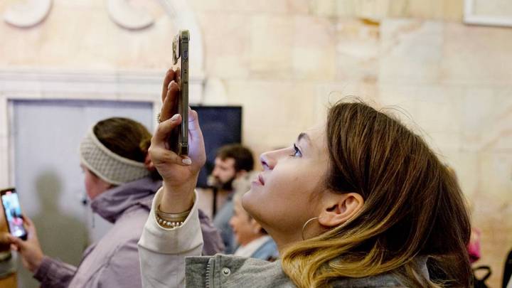 Новая площадка «Искусства в метро» открылась на станции «Комсомольская» в Москве