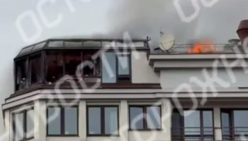 Спасатели обнаружили новый очаг пожара под крышей ЖК «На Страстном бульваре» Спасатели обнаружили новый очаг пожара под крышей ЖК «На Страстном бульваре»
