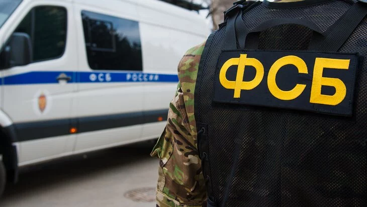 Силовики задержали двух жителей ЛНР по подозрению в шпионаже Силовики задержали двух жителей ЛНР по подозрению в шпионаже