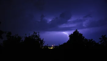 &laquo;Неустойчивая погода&raquo;: синоптик Шувалов пообещал грозовые дожди в Москве