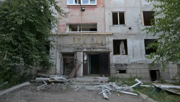 Три человека пострадали в результате удара ВСУ по дому в Первомайске в ЛНР