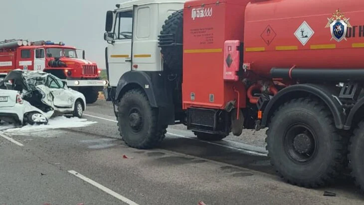 Трое полицейских погибли в ДТП с авто и бензовозом в Астраханской области