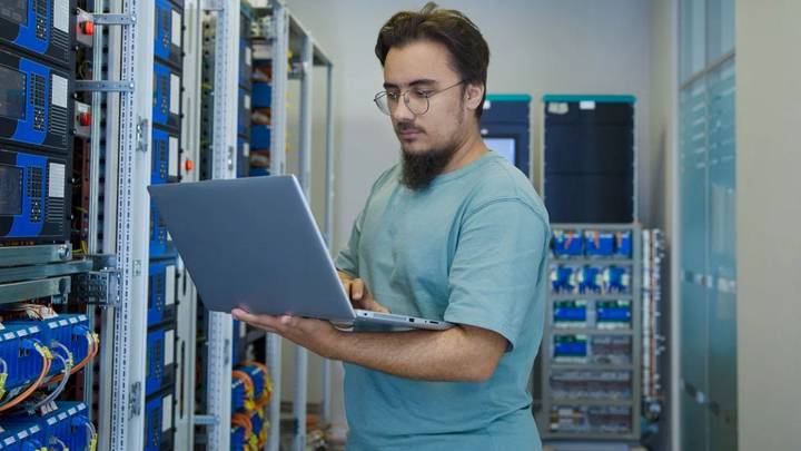 Опытный, самостоятельный и разбирающийся: как выглядит инженер высокотехнологичных производств