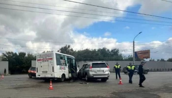 12 человек пострадали в ДТП с маршрутным автобусом в Омске