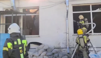 Пожарные локализовали возгорание на складе в Крыму