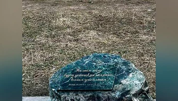 В Москве привели в порядок стихийный мемориал пострадавшим в "Крокусе"