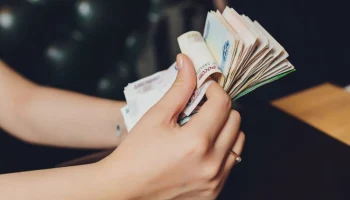 Финансист Бахтин: россиянам в ближайшем будущем не стоит ждать кредитов под 10%