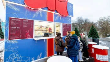 Рождественская ярмарка заработала на Воробьевых горах в рамках "Зимы в Москве"