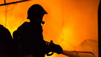 Два человека погибли при пожаре в частном доме в Зеленограде
