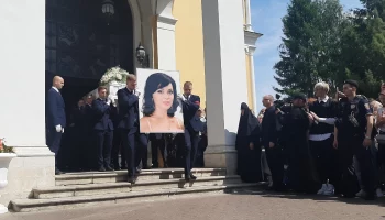 «У нее есть всенародная любовь»: как в Москве простились с Анастасией Заворотнюк