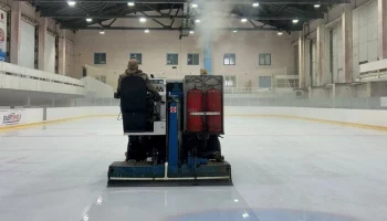 Двое детей отравились угарным газом на ледовой арене в Красноярске