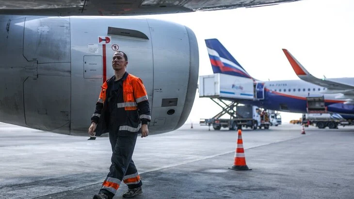 Прокуратура начала проверку после столкновения трапа с самолетом в Шереметьево Прокуратура начала проверку после столкновения трапа с самолетом в Шереметьево