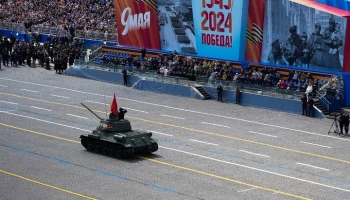 Механизированную колонну на параде Победы возглавил танк Т-34