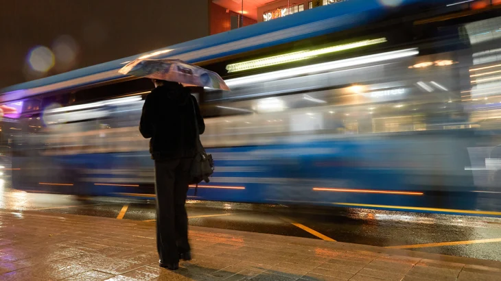 МЧС предупредило москвичей о дожде и сильном ветре до утра 26 октября МЧС предупредило москвичей о дожде и сильном ветре до утра 26 октября