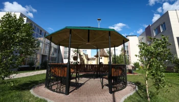 Бизнесмены объяснили, зачем люди платят за бесплатные беседки в парках