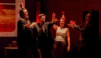 В "Мосфото" появились кадры со спектакля "Метод Гренхольма" в Театре сатиры