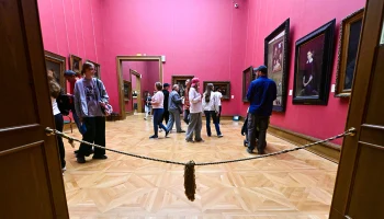 В Третьяковской галерее опровергли сообщения о повреждении картины на выставке В Третьяковской галерее опровергли сообщения о повреждении картины на выставке