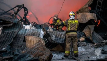 Пожар в ангаре по производству полиэтилена под Екатеринбургом потушен