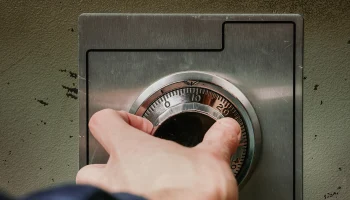 Бывший сотрудник строительной компании в Талдоме похитил сейф с 2,3 миллиона Бывший сотрудник строительной компании в Талдоме похитил сейф с 2,3 миллиона