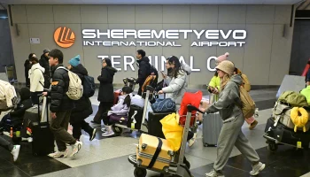 Московские аэропорты продолжают штатно работать при аномальном снегопаде