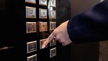 Около 48 тыс лифтов заменили в столице по программе капремонта с 2011 года