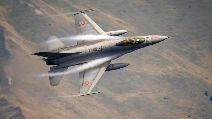 Истребитель F-16 потерпел крушение на репетиции авиашоу в Польше Истребитель F-16 потерпел крушение на репетиции авиашоу в Польше