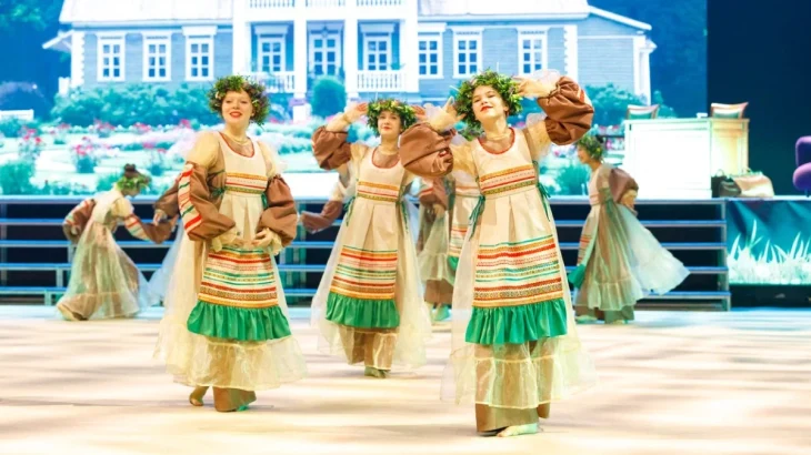 Жостовская роспись и башкирские танцы: как юные москвичи изучают традиции народов России Жостовская роспись и башкирские танцы: как юные москвичи изучают традиции народов России