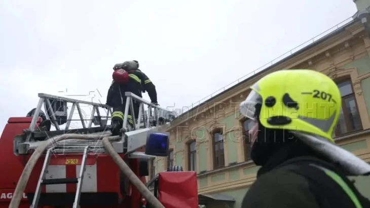 МЧС: Пожарные ликвидировали возгорание в историческом здании в центре Москвы МЧС: Пожарные ликвидировали возгорание в историческом здании в центре Москвы