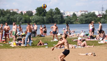Количество разрешенных для купания зон сократили в Москве