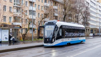 Более 100 приподнятых платформ обустроили на трамвайных остановках Москвы за год &nbsp;