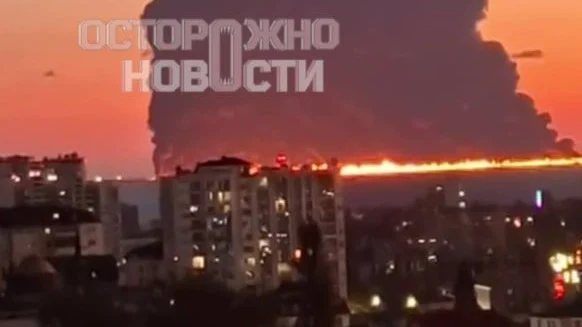СМИ: Мощный пожар произошел на судне в Черном море СМИ: Мощный пожар произошел на судне в Черном море