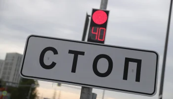 Пенсионерка перебегала дорогу в СВАО на красный свет и попала под автобус Пенсионерка перебегала дорогу в СВАО на красный свет и попала под автобус