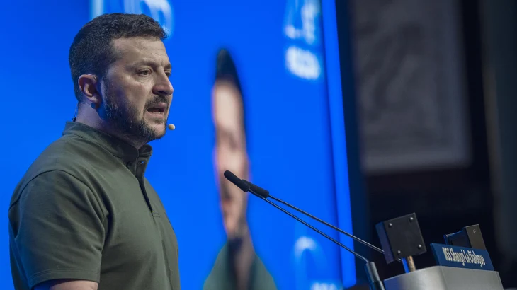 Зеленский заявил, что российская армия наступает по всем направлениям Зеленский заявил, что российская армия наступает по всем направлениям