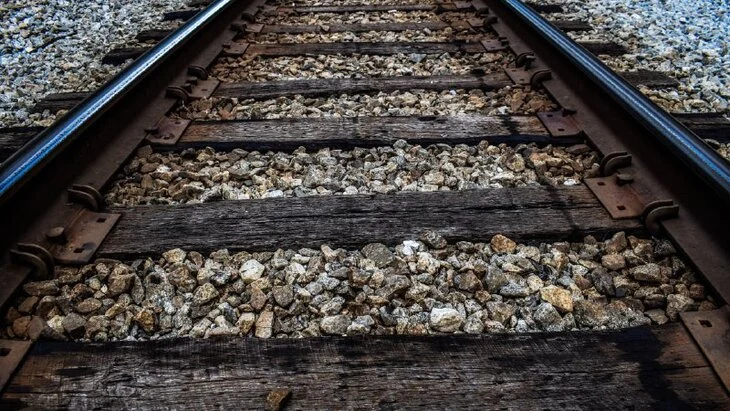 Два человека погибли при подрыве на ж/д путях в Орловской области Два человека погибли при подрыве на ж/д путях в Орловской области