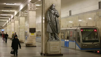 Четыре имени, а станция одна: почему с «Партизанской» исчезла цитата из Конституции