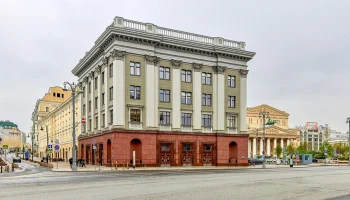 Москвичи поддержали восстановление скульптур здания на Большой Дмитровке