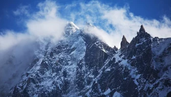 Причиной гибели российских альпинистов в Непале могло стать нарушение правил страховки
