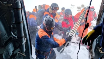 Спасатели нашли тело второго пропавшего под лавиной на Камчатке туриста