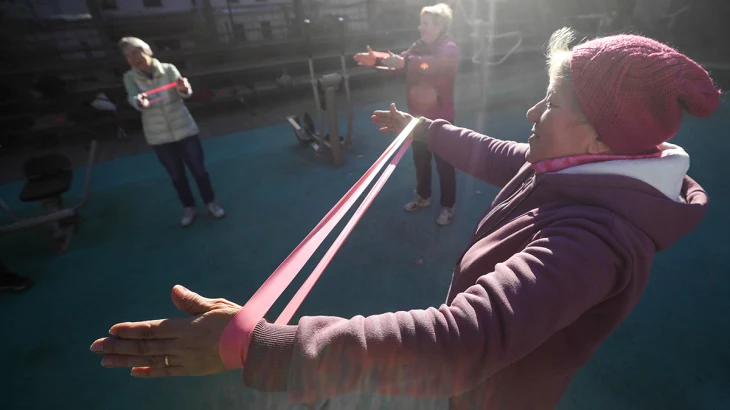 Пенсионерка из Алтая установила мировой рекорд в жиме лежа Пенсионерка из Алтая установила мировой рекорд в жиме лежа