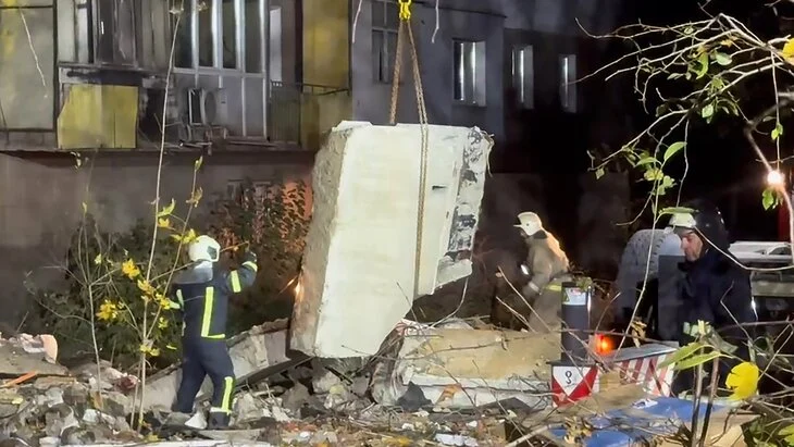 Уголовное дело возбуждено после взрыва в доме в Алчевске Уголовное дело возбуждено после взрыва в доме в Алчевске