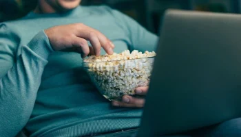 ФАС проверит онлайн-кинотеатры после жалоб на допплатежи