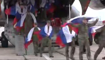 Самолет с вернувшимися из плена российскими военными приземлился в Подмосковье