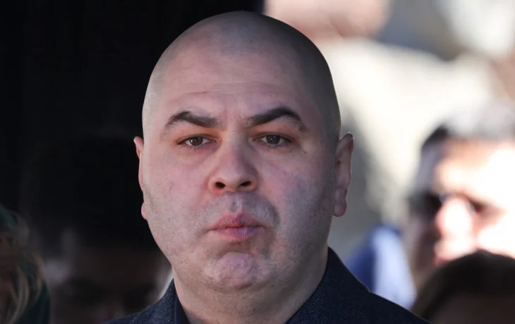 Столичный суд признал политика Эйдельштейна официальным сыном Жириновского Столичный суд признал политика Эйдельштейна официальным сыном Жириновского