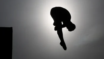 СМИ: Прыгуны на Олимпиаде делают инъекции в половые органы для дальности полета