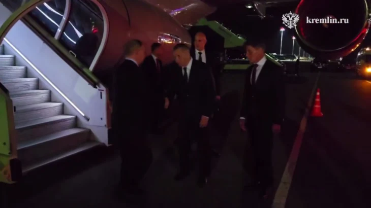 Путин прилетел во Владивосток после визита в Китай Путин прилетел во Владивосток после визита в Китай