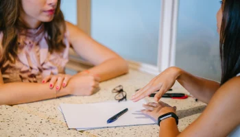 Юрист объяснил, что может грозить за недостоверные сведения в резюме