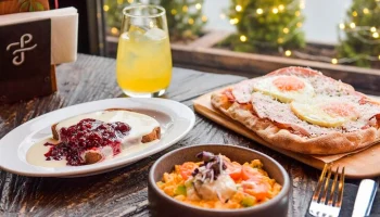 Свыше 500 кафе и ресторанов подготовили спецменю для "Новогоднего московского завтрака"