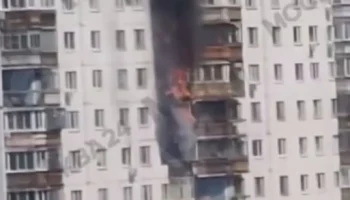 Несколько балконов загорелись в многоквартирном доме в столичном районе Солнцево